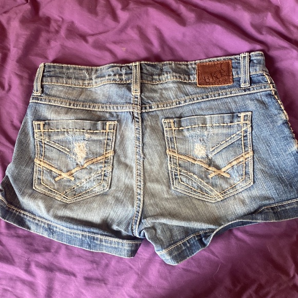 Buckle Shorts - Sarah - Picture 2 of 4